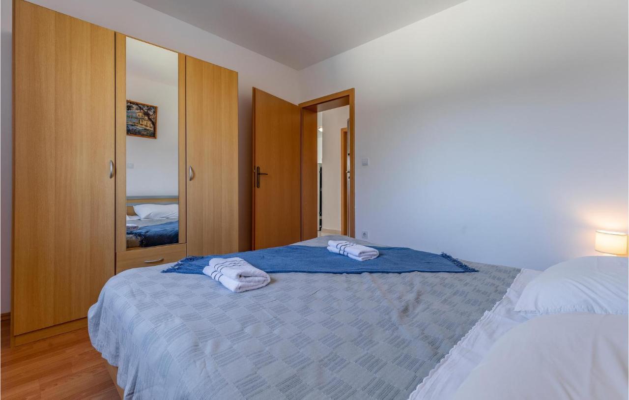 Lovely Apartment In Medulin With Kitchen Exterior foto