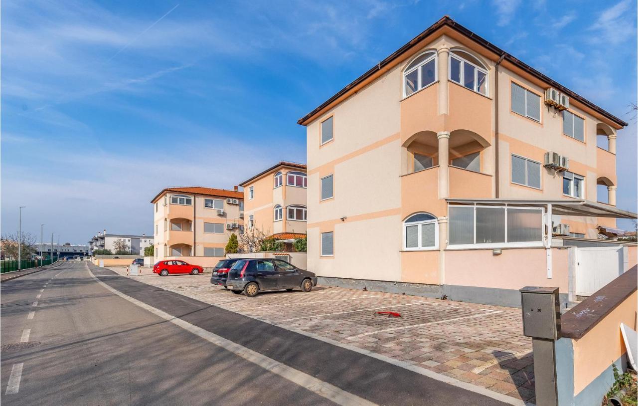 Lovely Apartment In Medulin With Kitchen Exterior foto