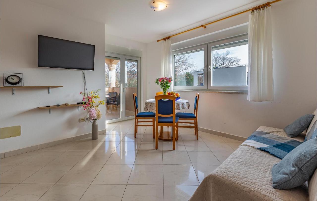 Lovely Apartment In Medulin With Kitchen Exterior foto