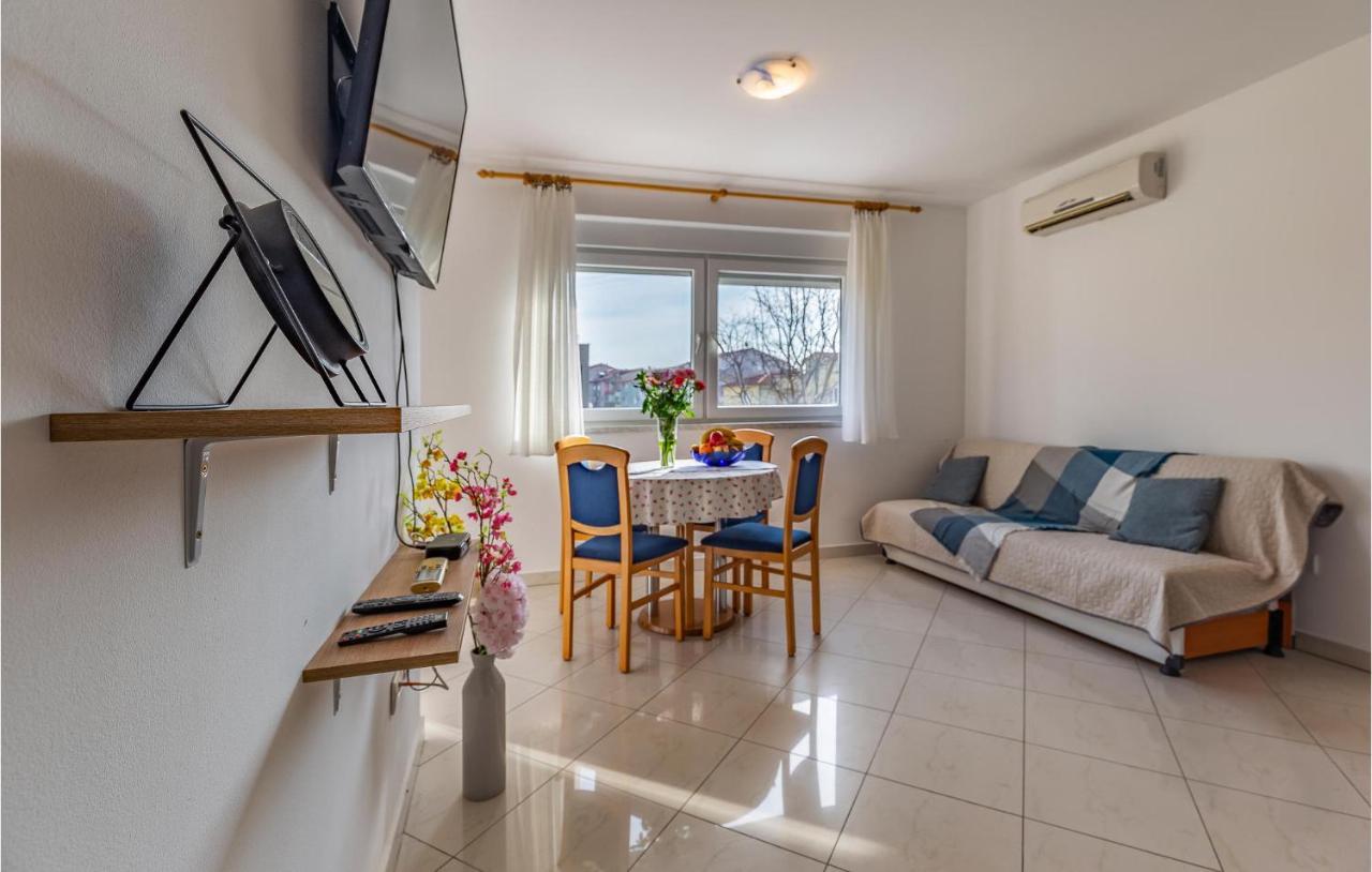 Lovely Apartment In Medulin With Kitchen Exterior foto